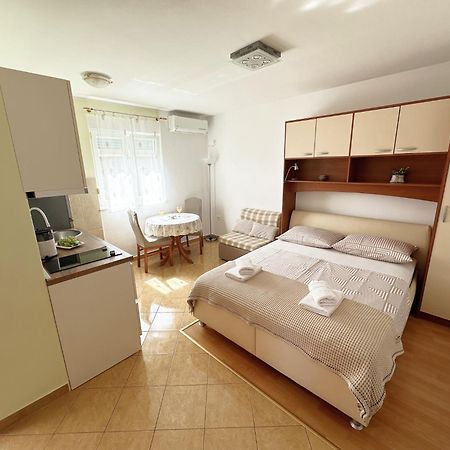 Apartments Villa Miranda 沃迪切 外观 照片