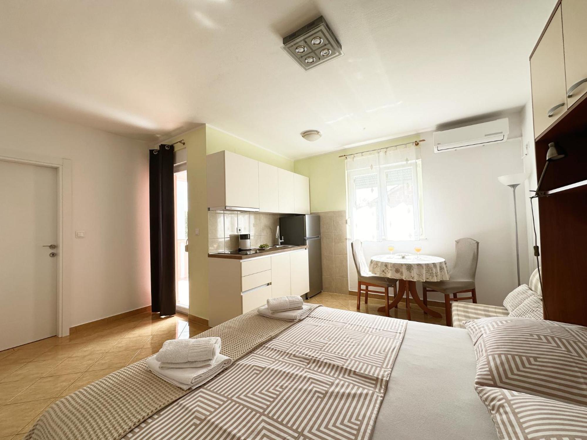 Apartments Villa Miranda 沃迪切 外观 照片